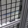 PVC丝网在带有面板夹的T槽中保持